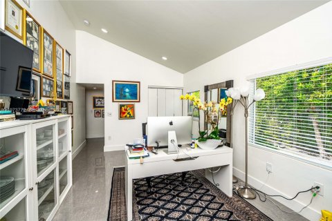 House in Miami, Florida 3 bedrooms, 235.79 sq.m. № 2034133 - photo 27