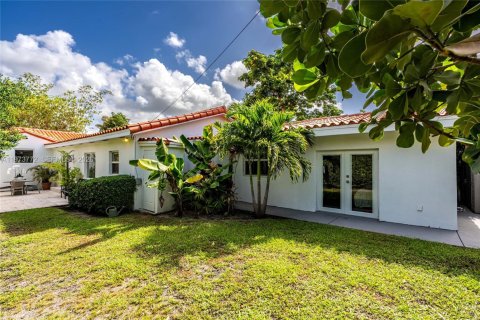 House in Miami, Florida 3 bedrooms, 235.79 sq.m. № 2034133 - photo 8