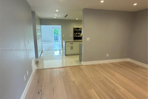 Villa ou maison à louer à Miami, Floride: 4 chambres, 181.53 m2 № 2001343 - photo 6