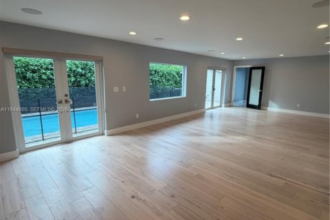 Villa ou maison à louer à Miami, Floride: 4 chambres, 181.53 m2 № 2001343 - photo 10