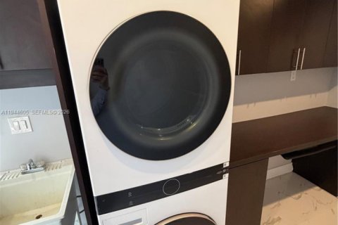 Villa ou maison à louer à Miami, Floride: 4 chambres, 181.53 m2 № 2001343 - photo 21