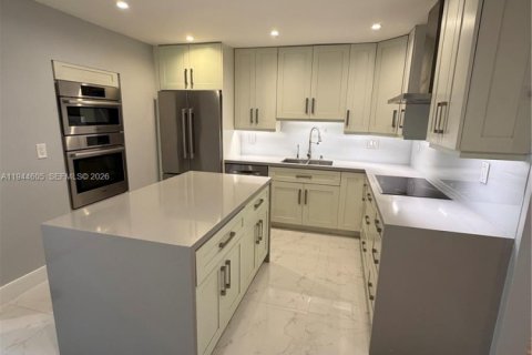 Villa ou maison à Miami, Floride 4 chambres, 181.53 m2 № 2001343