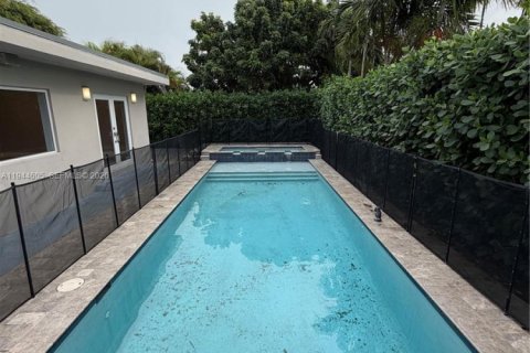 Villa ou maison à louer à Miami, Floride: 4 chambres, 181.53 m2 № 2001343 - photo 2