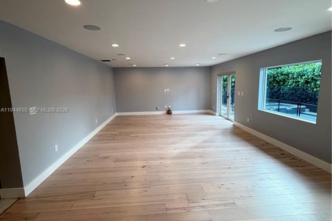 Villa ou maison à louer à Miami, Floride: 4 chambres, 181.53 m2 № 2001343 - photo 8