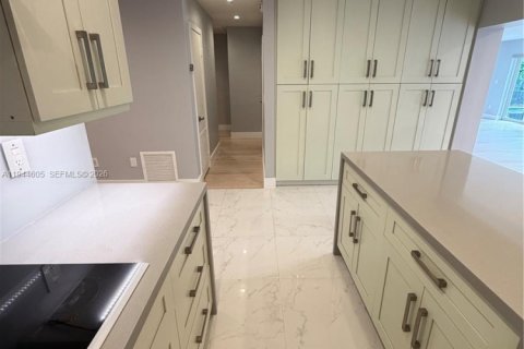 Villa ou maison à louer à Miami, Floride: 4 chambres, 181.53 m2 № 2001343 - photo 5