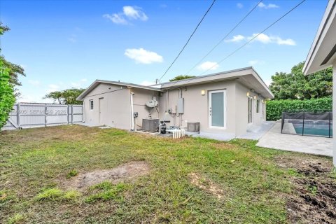 Снять в аренду виллу или дом в Майами, Флорида 4 спальни, 181.53м2, № 2001343 - фото 27