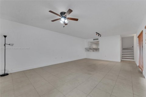 Touwnhouse à vendre à Miami, Floride: 2 chambres, 147.9 m2 № 1779102 - photo 3