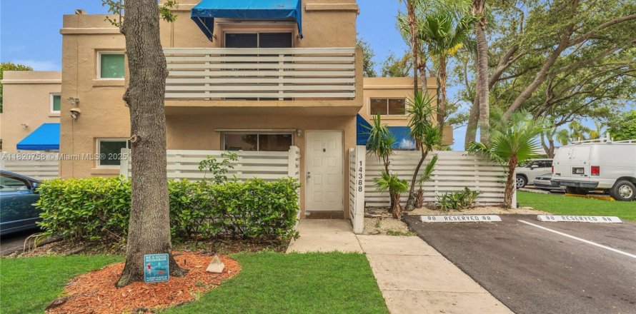 Touwnhouse à Miami, Floride 2 chambres, 147.9 m2 № 1779102