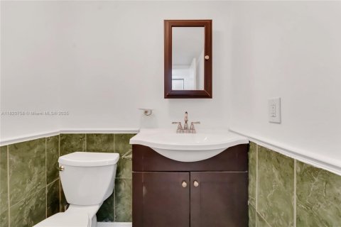Touwnhouse à vendre à Miami, Floride: 2 chambres, 147.9 m2 № 1779102 - photo 14