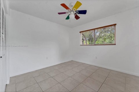 Touwnhouse à vendre à Miami, Floride: 2 chambres, 147.9 m2 № 1779102 - photo 10