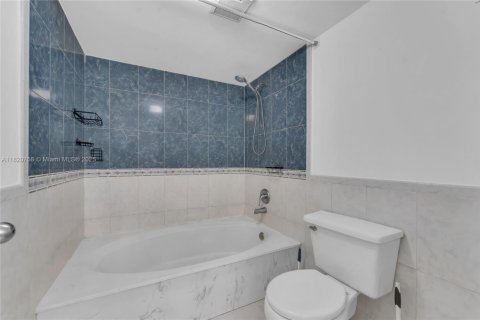 Touwnhouse à vendre à Miami, Floride: 2 chambres, 147.9 m2 № 1779102 - photo 26