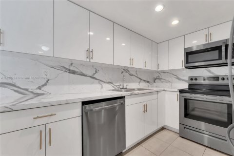 Touwnhouse à vendre à Miami, Floride: 2 chambres, 147.9 m2 № 1779102 - photo 6
