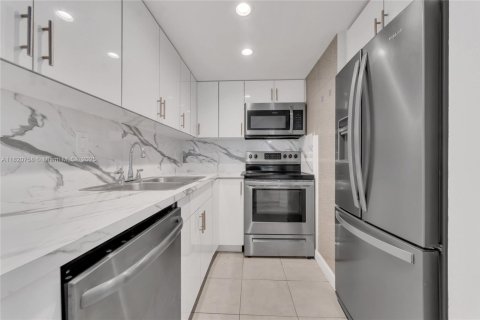 Touwnhouse à vendre à Miami, Floride: 2 chambres, 147.9 m2 № 1779102 - photo 5