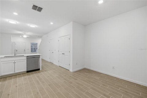 Снять в аренду таунхаус в Окала, Флорида 4 комнаты, 110.18м2, № 2103367 - фото 9
