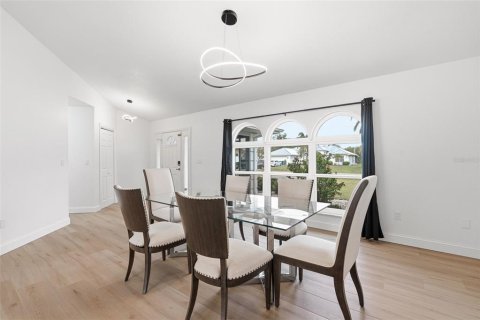Villa ou maison à vendre à Port Charlotte, Floride: 4 chambres, 219.71 m2 № 2353371 - photo 4