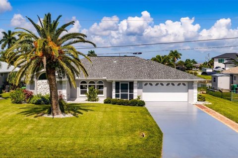 Casa en Port Charlotte, Florida 4 dormitorios, 219.71 m2 № 2353371