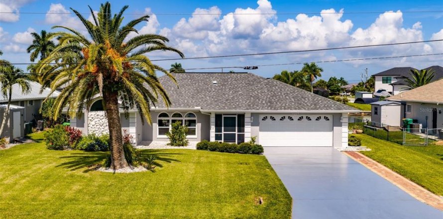 Villa ou maison à Port Charlotte, Floride 4 chambres, 219.71 m2 № 2353371