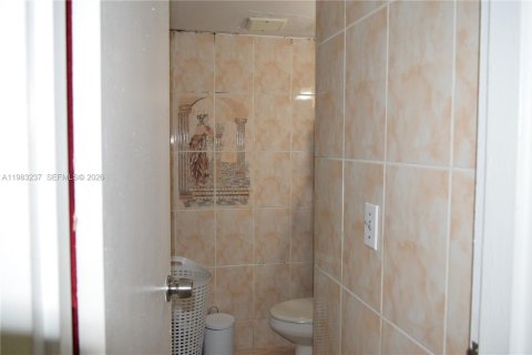 Condominio en venta en Hialeah, Florida, 2 dormitorios, 71.63 m2 № 2045450 - foto 6