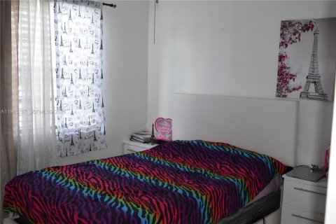 Condominio en venta en Hialeah, Florida, 2 dormitorios, 71.63 m2 № 2045450 - foto 4