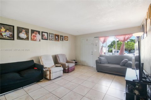 Villa ou maison à vendre à Miami, Floride: 3 chambres, 121.7 m2 № 2024594 - photo 7
