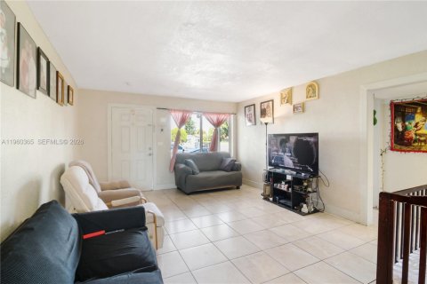 Villa ou maison à vendre à Miami, Floride: 3 chambres, 121.7 m2 № 2024594 - photo 6