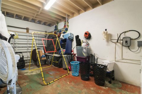 Villa ou maison à vendre à Miami, Floride: 3 chambres, 121.7 m2 № 2024594 - photo 16