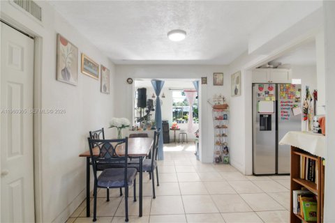 Villa ou maison à vendre à Miami, Floride: 3 chambres, 121.7 m2 № 2024594 - photo 8