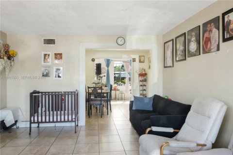 Villa ou maison à vendre à Miami, Floride: 3 chambres, 121.7 m2 № 2024594 - photo 4
