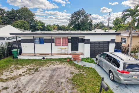 Villa ou maison à vendre à Miami, Floride: 3 chambres, 121.7 m2 № 2024594 - photo 25