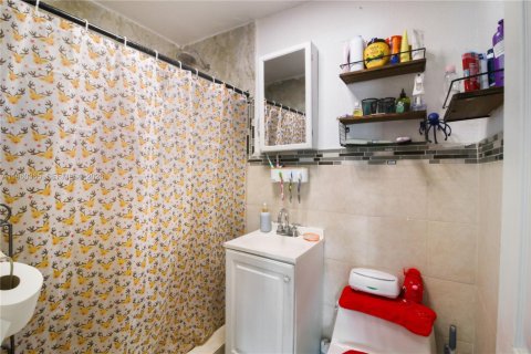 Villa ou maison à vendre à Miami, Floride: 3 chambres, 121.7 m2 № 2024594 - photo 19