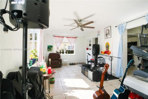 Villa ou maison à vendre à Miami, Floride: 3 chambres, 121.7 m2 № 2024594 - photo 12
