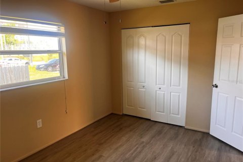 Commercial property in Sarasota, Florida 4 bedrooms, 149.02 sq.m. № 2369620 - photo 25