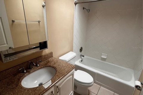 Commercial property in Sarasota, Florida 4 bedrooms, 149.02 sq.m. № 2369620 - photo 21