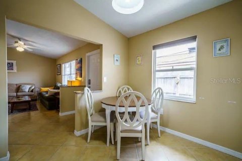 Commercial property in Sarasota, Florida 4 bedrooms, 149.02 sq.m. № 2369620 - photo 6