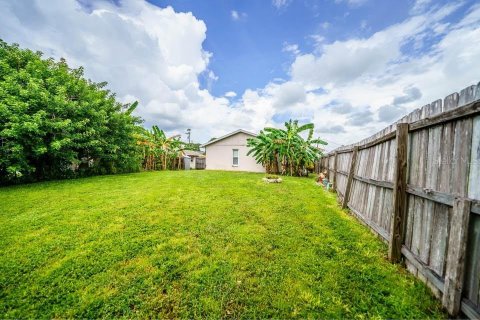 Commercial property in Sarasota, Florida 4 bedrooms, 149.02 sq.m. № 2369620 - photo 13