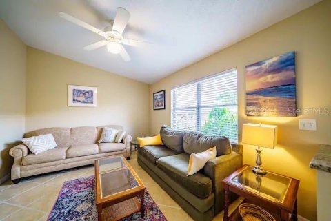 Commercial property in Sarasota, Florida 4 bedrooms, 149.02 sq.m. № 2369620 - photo 2