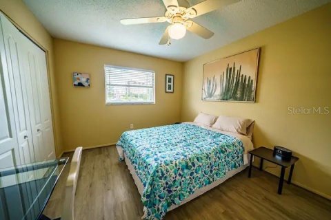 Commercial property in Sarasota, Florida 4 bedrooms, 149.02 sq.m. № 2369620 - photo 12