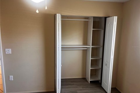 Commercial property in Sarasota, Florida 4 bedrooms, 149.02 sq.m. № 2369620 - photo 23