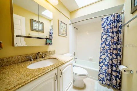 Commercial property in Sarasota, Florida 4 bedrooms, 149.02 sq.m. № 2369620 - photo 8