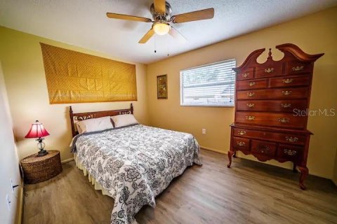 Commercial property in Sarasota, Florida 4 bedrooms, 149.02 sq.m. № 2369620 - photo 9