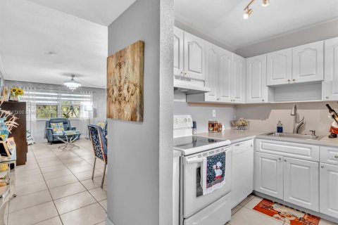 Снять в аренду квартиру в Пемброк-Пайнс, Флорида 1 спальня, 69.86м2, № 1973390 - фото 5