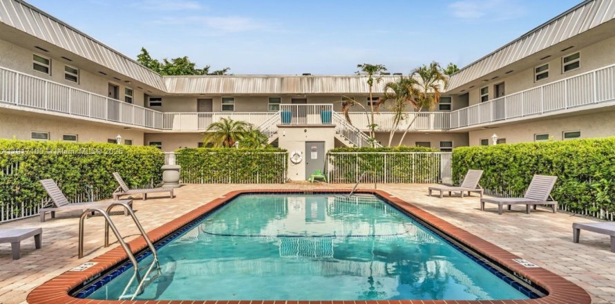 Квартира в Пемброк-Пайнс, Флорида 1 спальня, 69.86м2 № 1973390