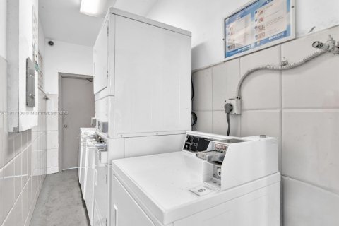 Снять в аренду квартиру в Пемброк-Пайнс, Флорида 1 спальня, 69.86м2, № 1973390 - фото 13