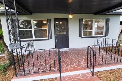 Casa en venta en Zephyrhills, Florida, 4 dormitorios, 152.73 m2 № 1877412 - foto 9