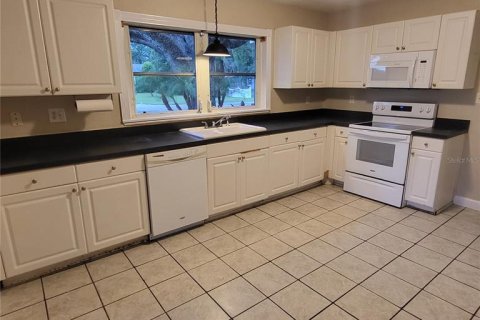Casa en venta en Zephyrhills, Florida, 4 dormitorios, 152.73 m2 № 1877412 - foto 13