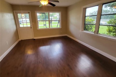 Casa en venta en Zephyrhills, Florida, 4 dormitorios, 152.73 m2 № 1877412 - foto 11