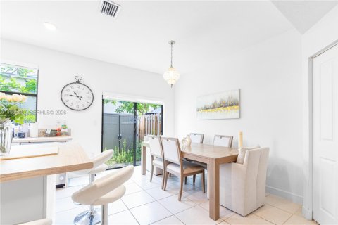 Touwnhouse à louer à Miami, Floride: 3 chambres, 122.63 m2 № 2027036 - photo 12