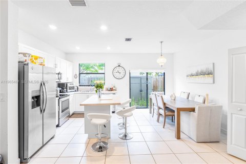 Touwnhouse à louer à Miami, Floride: 3 chambres, 122.63 m2 № 2027036 - photo 9