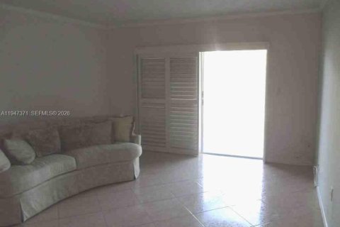 Снять в аренду кондоминиум в Майами, Флорида 1 спальня, 70.23м2, № 2004573 - фото 3