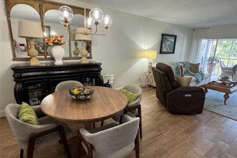 Condo in Sarasota, Florida, 2 bedrooms  № 2201874 - photo 6